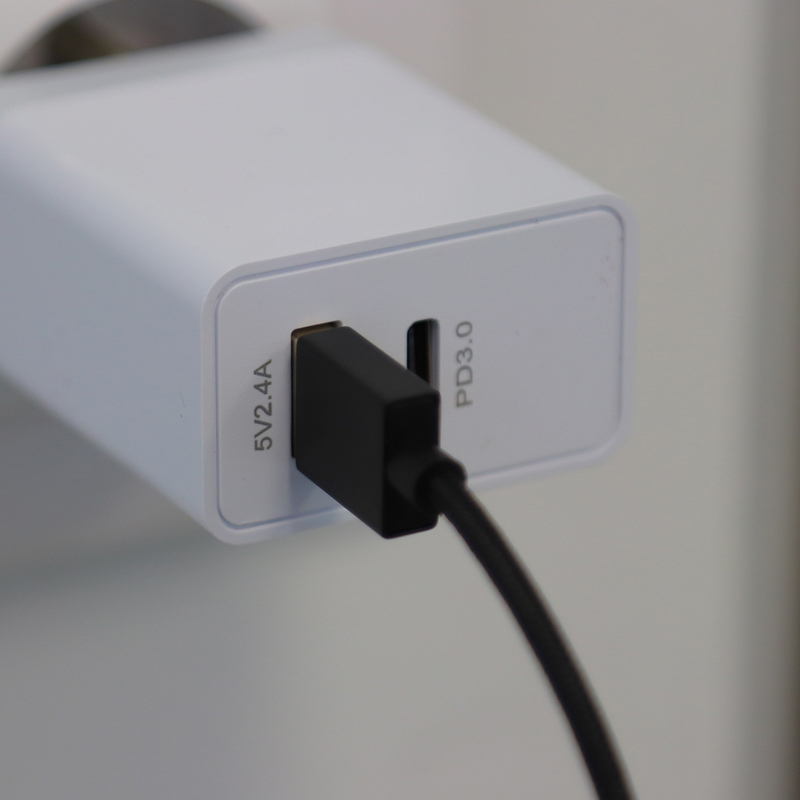 Chargeur Secteur Fast Charge USB-A + USB-C – Wave Concept Chargeur Secteur Fast Charge USB-A + USB-C – Wave Concept